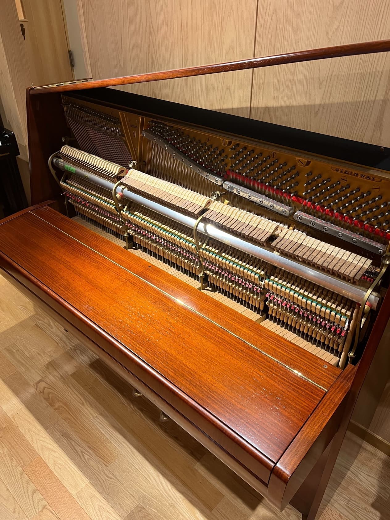 スタインウェイ V 内部